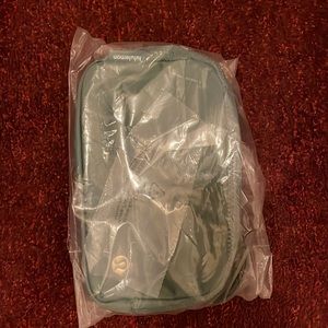 Lululemon Everywhere Belt Bag in Tidewater Teal NWt